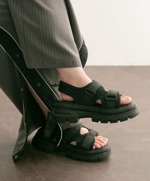 KBF（ケイビーエフ）の「スニーカーソールサンダル（サンダル・レディース・ベージュ/ブラック・36/37/38）」の12枚目の写真