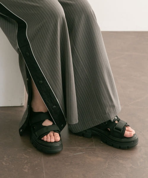 KBF（ケイビーエフ）の「スニーカーソールサンダル（サンダル・レディース・ベージュ/ブラック・36/37/38）」の13枚目の写真