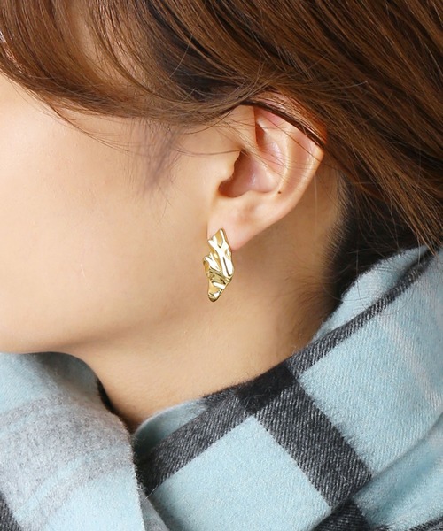 moichou（モイシュ）の「[moichou]クランプルピアス（ピアス（両耳用）・レディース・ゴールド/シルバー・ONE SIZE）」の5枚目の写真