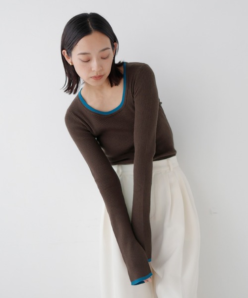 hellam(へラム)の「袖スリットバイカラークルーネックリブニット(ニット/セーター・レディース・アイボリー/グレー/ブラウン/チャコール/ネイビー・FREE)」の4枚目の写真