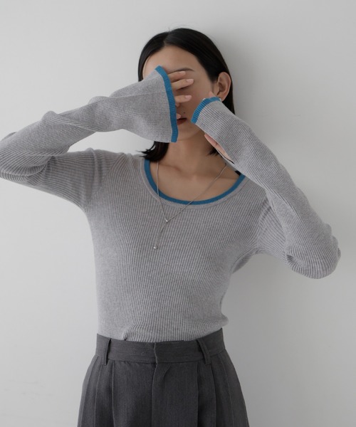 hellam(へラム)の「袖スリットバイカラークルーネックリブニット(ニット/セーター・レディース・アイボリー/グレー/ブラウン/チャコール/ネイビー・FREE)」の1枚目の写真