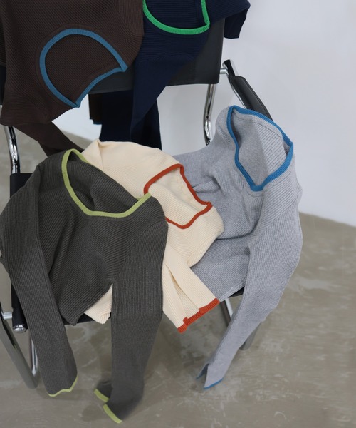 hellam(へラム)の「袖スリットバイカラークルーネックリブニット(ニット/セーター・レディース・アイボリー/グレー/ブラウン/チャコール/ネイビー・FREE)」の6枚目の写真