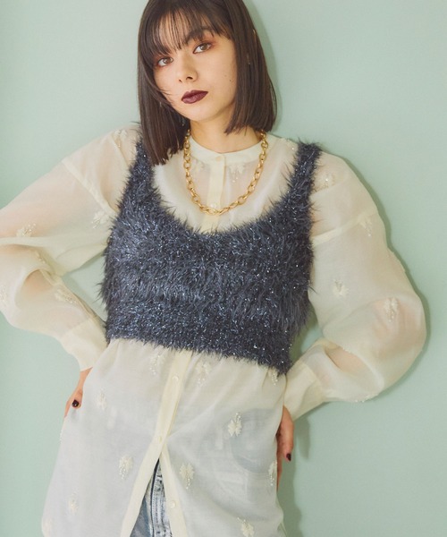 ELLEgirl（エルガール）の「ラメフェザーニットビスチェ【ELLEgirl/エル ガール】（ベスト・レディース・シルバー/ピンク/ネイビー・FREE）」の2枚目の写真