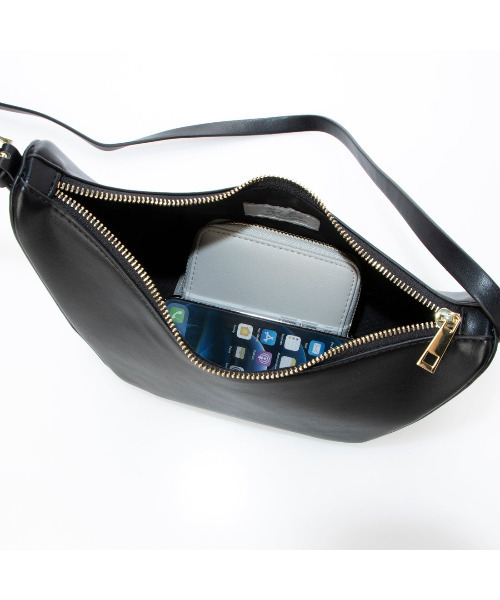 cache cache（カシュ カシュ）の「カシュカシュ cachecache / アシンメトリー舟型ショルダーバッグ（ショルダーバッグ・レディース・ブラック/アイボリー/キャメル・FREE）」の14枚目の写真