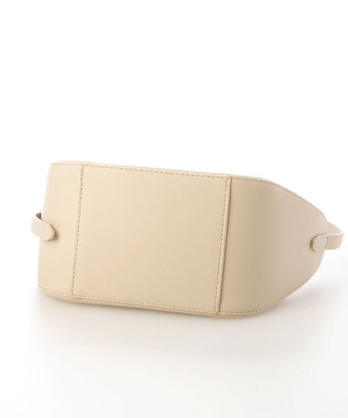 cache cache（カシュ カシュ）の「カシュカシュ cachecache / アシンメトリー舟型ショルダーバッグ（ショルダーバッグ・レディース・ブラック/アイボリー/キャメル・FREE）」の4枚目の写真