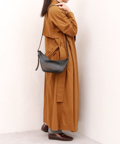 cache cache（カシュ カシュ）の「カシュカシュ cachecache / アシンメトリー舟型ショルダーバッグ（ショルダーバッグ・レディース・ブラック/アイボリー/キャメル・FREE）」の15枚目の写真