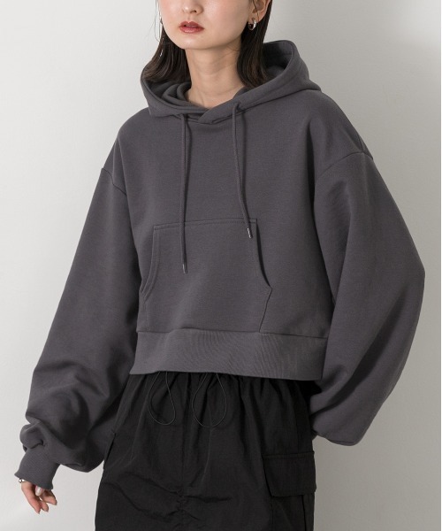 ad thie(アドティエ)の「ポケット付き 裏毛ショートフーディー(パーカー・レディース・チャコール/アイボリー/ブラック/ブルー/杢グレー/レッド/ブラウン・FREE)」の4枚目の写真