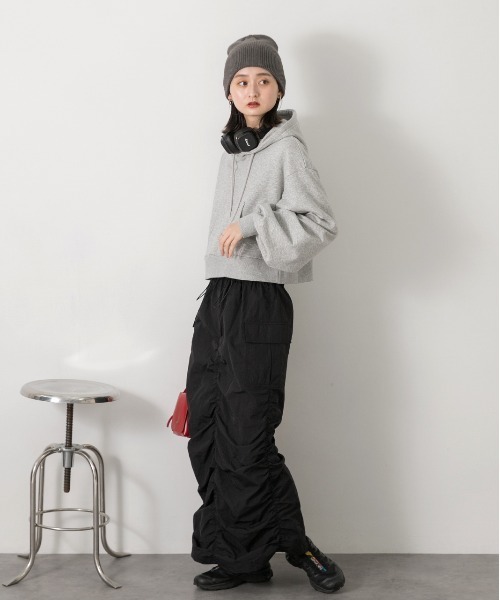 ad thie(アドティエ)の「ポケット付き 裏毛ショートフーディー(パーカー・レディース・チャコール/アイボリー/ブラック/ブルー/杢グレー/レッド/ブラウン・FREE)」の18枚目の写真