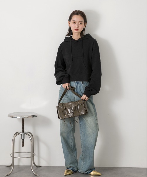 ad thie(アドティエ)の「ポケット付き 裏毛ショートフーディー(パーカー・レディース・チャコール/アイボリー/ブラック/ブルー/杢グレー/レッド/ブラウン・FREE)」の8枚目の写真