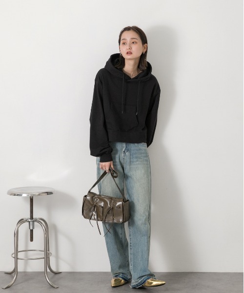 ad thie(アドティエ)の「ポケット付き 裏毛ショートフーディー(パーカー・レディース・チャコール/アイボリー/ブラック/ブルー/杢グレー/レッド/ブラウン・FREE)」の10枚目の写真