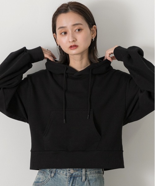 ad thie(アドティエ)の「ポケット付き 裏毛ショートフーディー(パーカー・レディース・チャコール/アイボリー/ブラック/ブルー/杢グレー/レッド/ブラウン・FREE)」の12枚目の写真