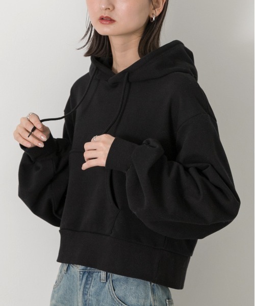 ad thie(アドティエ)の「ポケット付き 裏毛ショートフーディー(パーカー・レディース・チャコール/アイボリー/ブラック/ブルー/杢グレー/レッド/ブラウン・FREE)」の13枚目の写真