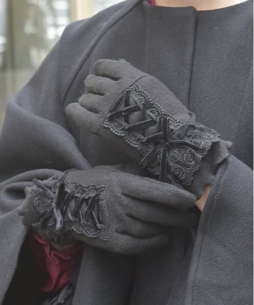 axes femme（アクシーズファム）の「レースアップベロアリボン手袋（手袋・レディース・ベージュ/ワイン/ブラック・FREE）」の2枚目の写真