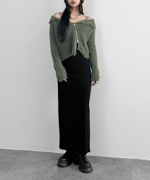 LVEU.（ラブユ.）の「【LVEU.】アシメジップオフショルシャギーニット / トップス オフショルダー アシンメトリー ダブルジップ クロップド ショート ブラック カーキ ブルー（ニット/セーター・レディース・ブラック/カーキ/ブルー・FREE）」の13枚目の写真