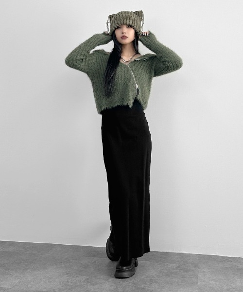 LVEU.（ラブユ.）の「【LVEU.】アシメジップオフショルシャギーニット / トップス オフショルダー アシンメトリー ダブルジップ クロップド ショート ブラック カーキ ブルー（ニット/セーター・レディース・ブラック/カーキ/ブルー・FREE）」の16枚目の写真