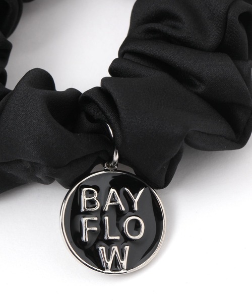 BAYFLOW(ベイフロー)の「ロゴチャームシュシュ(シュシュ・レディース・グレー/ブラック・FREE)」の6枚目の写真