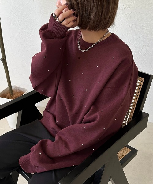 apres jour mignon(アプレジュールミニョン)の「スタッズ付きスウェット【ZOZOTOWN限定アイテム】(スウェット・レディース・ボルドー/グレー/ブラック・フリー/X-LARGE)」の3枚目の写真