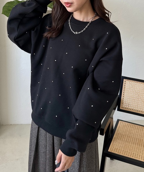 apres jour mignon(アプレジュールミニョン)の「スタッズ付きスウェット【ZOZOTOWN限定アイテム】(スウェット・レディース・ボルドー/グレー/ブラック・フリー/X-LARGE)」の4枚目の写真