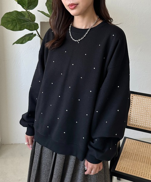 apres jour mignon(アプレジュールミニョン)の「スタッズ付きスウェット【ZOZOTOWN限定アイテム】(スウェット・レディース・ボルドー/グレー/ブラック・フリー/X-LARGE)」の5枚目の写真