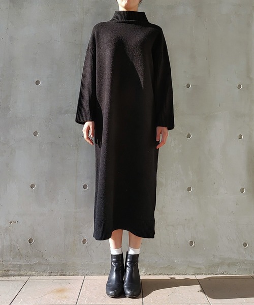 Q(キュー)の「ハイネックIラインニットワンピース(ワンピース・レディース・ホワイト系その他/ブラック・MEDIUM)」の4枚目の写真