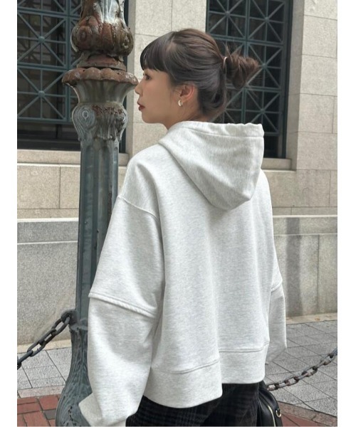 ulu(ウル)の「Arm switching sweat hoody(パーカー・レディース・グレー/ホワイト・FREE)」の12枚目の写真