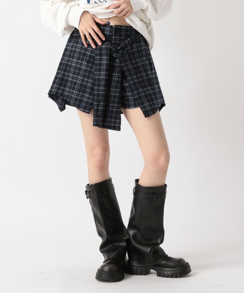 FOREVER 21（フォーエバー トゥエンティーワン）の「【2025SS】腰巻風チェックミニスカートパンツ（その他パンツ・レディース・イエロー/ネイビー・FREE）」の2枚目の写真