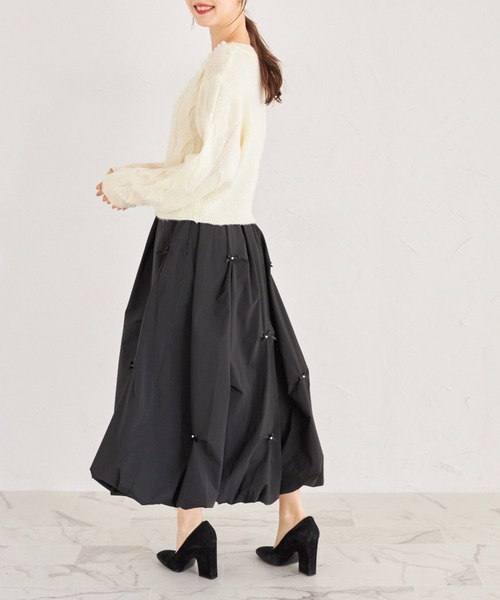 tocco closet(トッコ クローゼット)の「パール付きビジュー釦ケーブルニットカーディガン(ニット/セーター・レディース・ピンク/アイボリー/グレイッシュベージュ・M)」の5枚目の写真