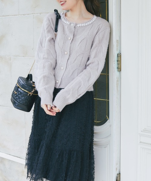 tocco closet(トッコ クローゼット)の「パール付きビジュー釦ケーブルニットカーディガン(ニット/セーター・レディース・ピンク/アイボリー/グレイッシュベージュ・M)」の9枚目の写真