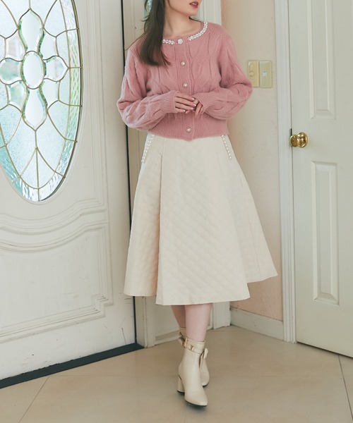 tocco closet(トッコ クローゼット)の「パール付きビジュー釦ケーブルニットカーディガン(ニット/セーター・レディース・ピンク/アイボリー/グレイッシュベージュ・M)」の13枚目の写真
