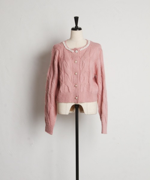 tocco closet(トッコ クローゼット)の「パール付きビジュー釦ケーブルニットカーディガン(ニット/セーター・レディース・ピンク/アイボリー/グレイッシュベージュ・M)」の19枚目の写真
