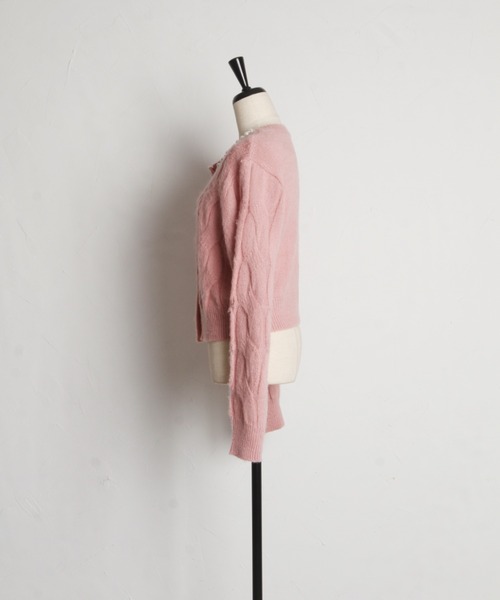 tocco closet(トッコ クローゼット)の「パール付きビジュー釦ケーブルニットカーディガン(ニット/セーター・レディース・ピンク/アイボリー/グレイッシュベージュ・M)」の20枚目の写真