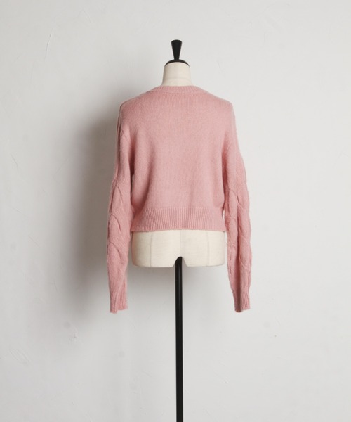 tocco closet(トッコ クローゼット)の「パール付きビジュー釦ケーブルニットカーディガン(ニット/セーター・レディース・ピンク/アイボリー/グレイッシュベージュ・M)」の21枚目の写真
