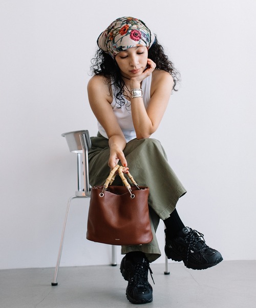 Beau're(ヴュレ)の「BEAURE ヴュレ カウレザー バンブー ハンドル バケット BAG(トートバッグ・レディース・ブラック/ブラウン/ベージュ・FREE)」の10枚目の写真