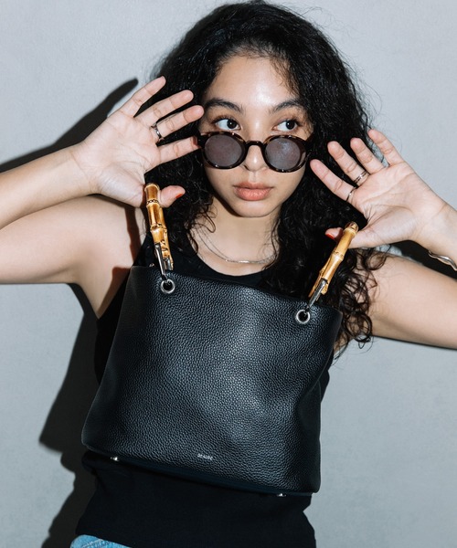 Beau're(ヴュレ)の「BEAURE ヴュレ カウレザー バンブー ハンドル バケット BAG(トートバッグ・レディース・ブラック/ブラウン/ベージュ・FREE)」の5枚目の写真