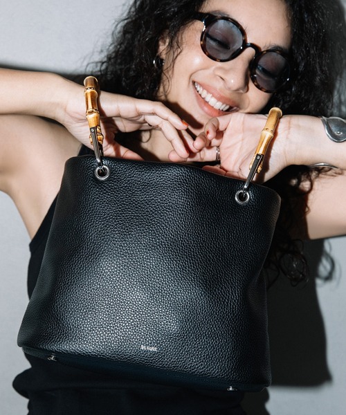 Beau're(ヴュレ)の「BEAURE ヴュレ カウレザー バンブー ハンドル バケット BAG(トートバッグ・レディース・ブラック/ブラウン/ベージュ・FREE)」の6枚目の写真