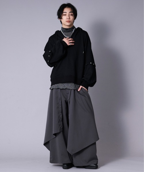 Ellno Loset(エルノロゼット)の「メタルボタンスキッパーボリュームフーディ(パーカー・メンズ・ブラック/レッド・LARGE/MEDIUM/SMALL)」の12枚目の写真