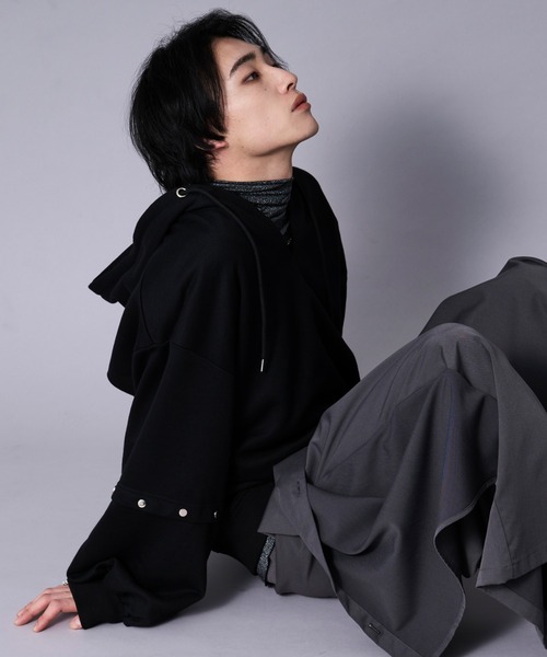 Ellno Loset(エルノロゼット)の「メタルボタンスキッパーボリュームフーディ(パーカー・メンズ・ブラック/レッド・LARGE/MEDIUM/SMALL)」の11枚目の写真
