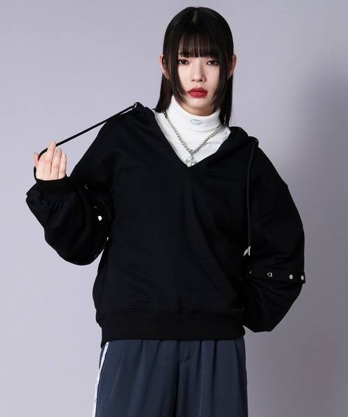 Ellno Loset(エルノロゼット)の「メタルボタンスキッパーボリュームフーディ(パーカー・メンズ・ブラック/レッド・LARGE/MEDIUM/SMALL)」の16枚目の写真