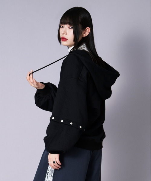 Ellno Loset(エルノロゼット)の「メタルボタンスキッパーボリュームフーディ(パーカー・メンズ・ブラック/レッド・LARGE/MEDIUM/SMALL)」の17枚目の写真