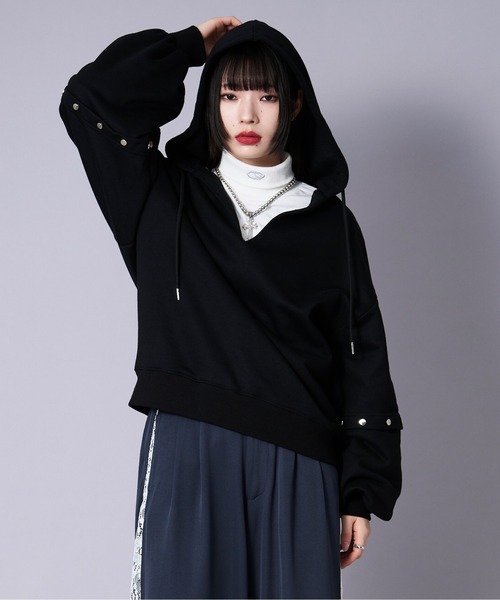 Ellno Loset(エルノロゼット)の「メタルボタンスキッパーボリュームフーディ(パーカー・メンズ・ブラック/レッド・LARGE/MEDIUM/SMALL)」の20枚目の写真