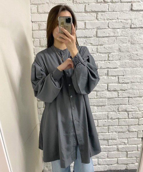 and it_(アンドイット)の「スパンブロードAラインオーバーサイズシャツ(シャツ/ブラウス・レディース・チャコール/アイボリー/ブルーグレー/スモークピンク・M)」の3枚目の写真