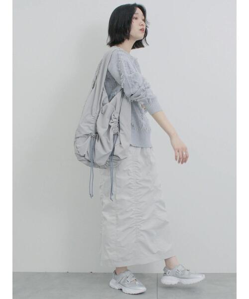 Samansa Mos2 blue（サマンサモスモスブルー）の「ドロストバルーントートバッグ（ハンドバッグ・レディース・ブラック/ライトベージュ/グレー・F）」の13枚目の写真