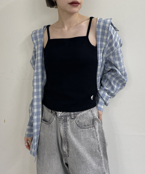 w closet(ダブルクローゼット)の「【カップ付】刺繍キャミ(キャミソール・レディース・オフホワイト/ブラック・FREE)」の2枚目の写真
