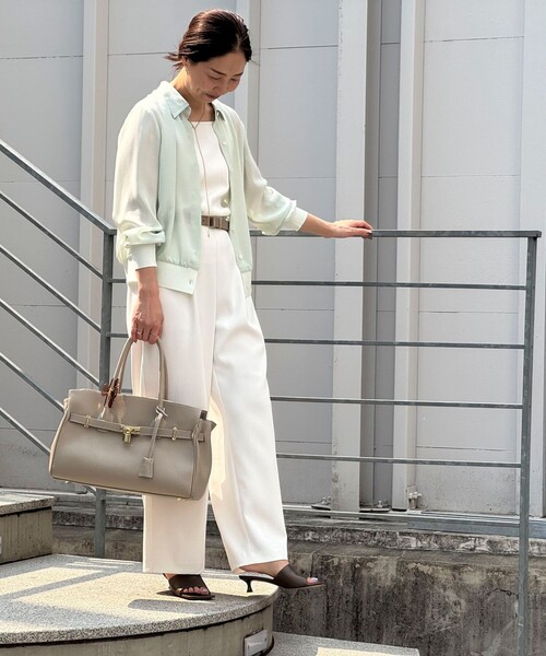 NOLLEY’S（ノーリーズ）の「ひねりベルトレザートートバッグ（トートバッグ・レディース・ブラック/グレイッシュベージュ・FREE）」の6枚目の写真