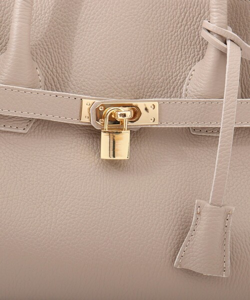 NOLLEY’S（ノーリーズ）の「ひねりベルトレザートートバッグ（トートバッグ・レディース・ブラック/グレイッシュベージュ・FREE）」の13枚目の写真