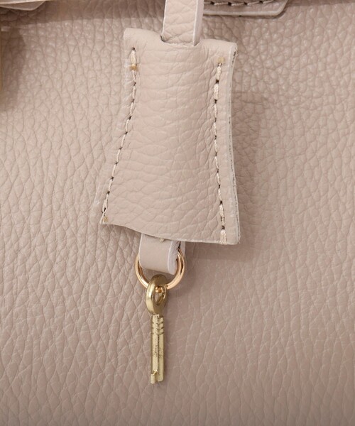 NOLLEY’S（ノーリーズ）の「ひねりベルトレザートートバッグ（トートバッグ・レディース・ブラック/グレイッシュベージュ・FREE）」の14枚目の写真