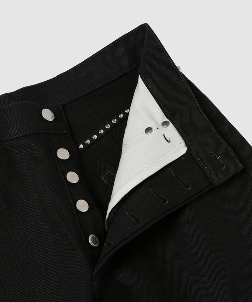 TAKAHIROMIYASHITATheSoloIst.（タカヒロミヤシタザソロイスト）の「regular fit jean.(studs)（デニムパンツ・メンズ・インディゴブルー/ブラック・30inch/29inch）」の4枚目の写真