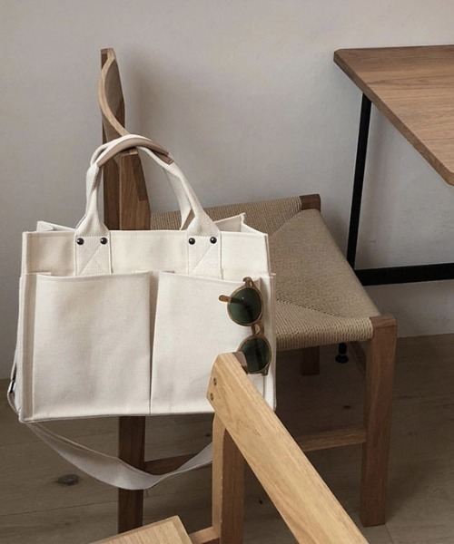 maison de LATIR(メゾンドラティール)の「使いやすい2wayキャンバストートバッグ。(ショルダーバッグ・レディース・クリーム・ONE SIZE)」の9枚目の写真