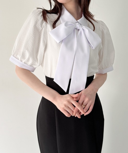 junoah(ジュノア)の「【リボン取り外し可能】半袖ストライプブラウス(シャツ/ブラウス・レディース・ホワイト/ブルー/ブラック・SMALL/MEDIUM/LARGE)」の4枚目の写真