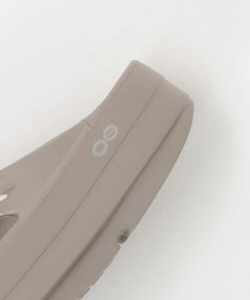 OOFOS(ウーフォス)の「<OOFOS>OOmega サンダル(サンダル・レディース・ブラック/ベージュ/ピンク・8/7/6)」の10枚目の写真